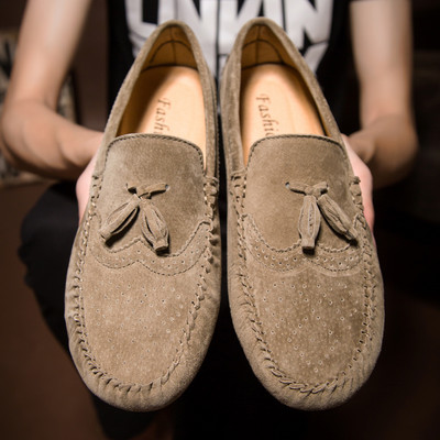 Mūsdienīgi mokasīni no eko zamšādas ar pušķi vīriešiem