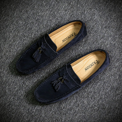 Mūsdienīgi mokasīni no eko zamšādas ar pušķi vīriešiem