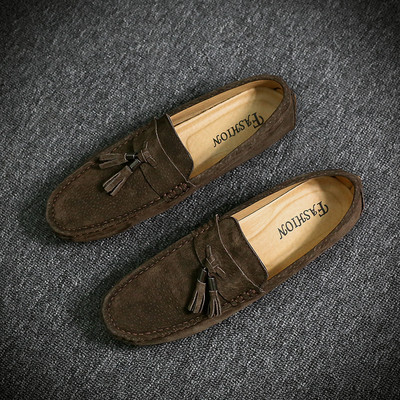 Mūsdienīgi mokasīni no eko zamšādas ar pušķi vīriešiem