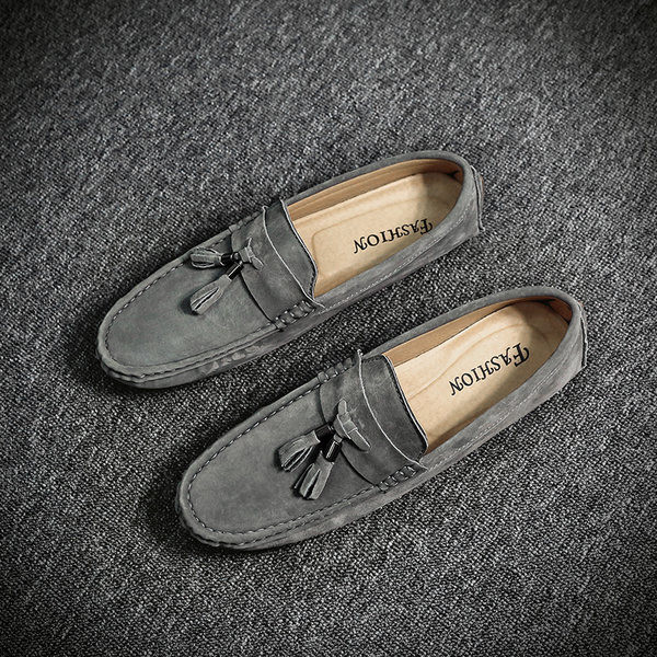 Mūsdienīgi mokasīni no eko zamšādas ar pušķi vīriešiem