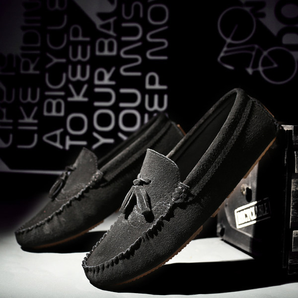 Mūsdienīgi mokasīni no eko zamšādas ar pušķi vīriešiem