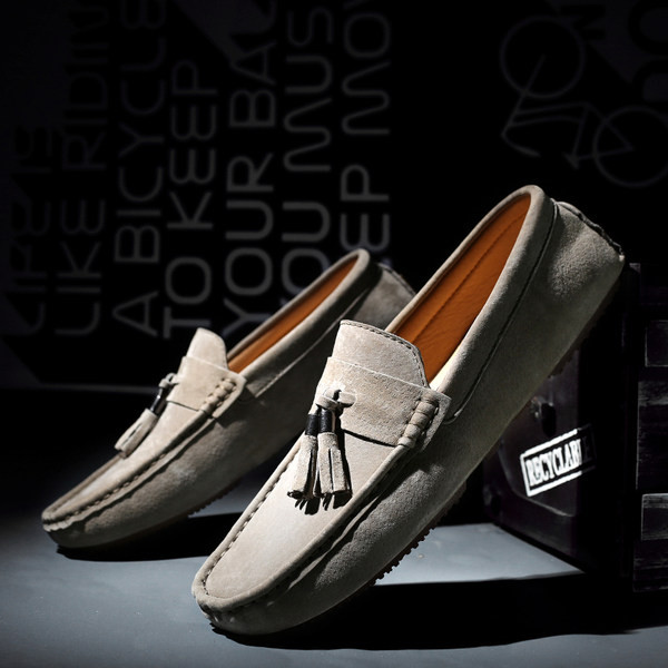 Mūsdienīgi mokasīni no eko zamšādas ar pušķi vīriešiem