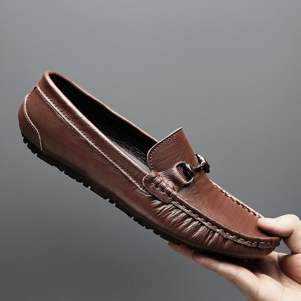Ανδρικά έκο δερμάτινα μοκασίνια με μεταλλική διακόσμηση