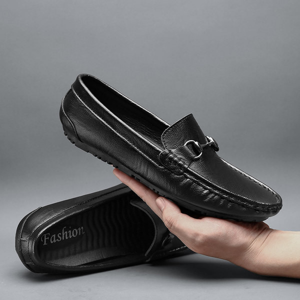 Ανδρικά έκο δερμάτινα μοκασίνια με μεταλλική διακόσμηση