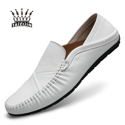 Mūsdienīgi mokasīni no eko ādas vīriešiem tīrs modelis