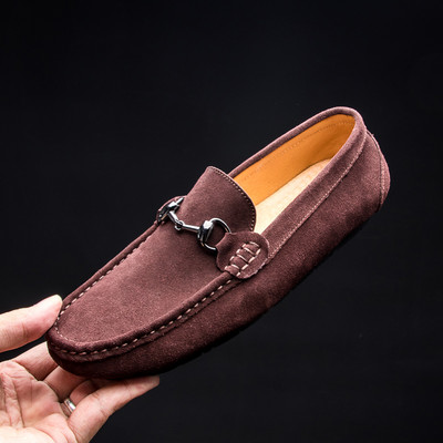 Μοντέρνα μοκασίνια με μεταλλικό στοιχείο σε δύο χρώματα για άντρες