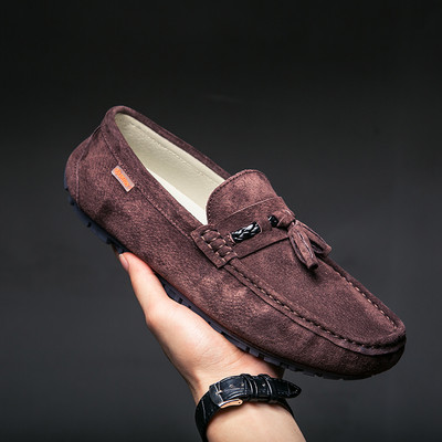 Μοντέρνα μοκασίνια με μεταλλικό στοιχείο σε δύο χρώματα για άντρες