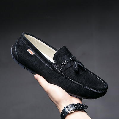 Μοντέρνα μοκασίνια με μεταλλικό στοιχείο σε δύο χρώματα για άντρες