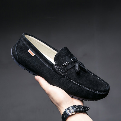 Μοντέρνα μοκασίνια με μεταλλικό στοιχείο σε δύο χρώματα για άντρες