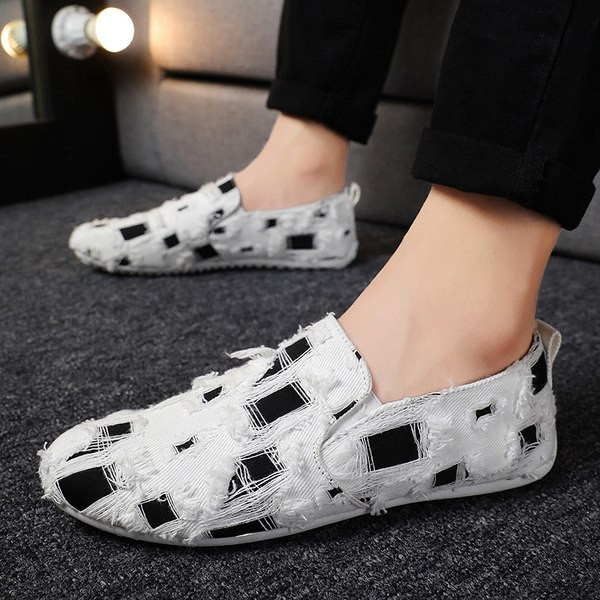 Ανδρικά στρογγυλά μοκασίνια με σκισμένα μοτίβα