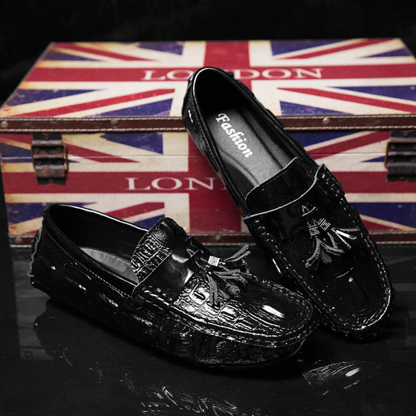 Νέο μοντέλο καλοκαιρινά μοκασίνια με δερμάτινη φούντα για άνδρες