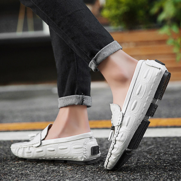 Νέο μοντέλο καλοκαιρινά μοκασίνια με δερμάτινη φούντα για άνδρες