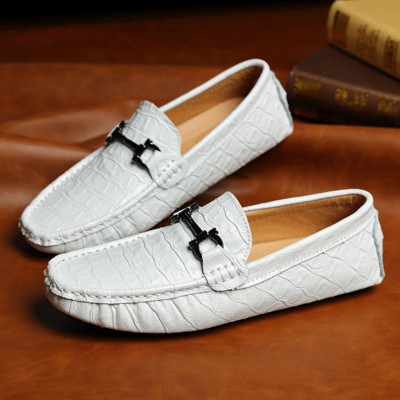 Casual μοκασίνια από ανάγλυφο δέρμα με μεταλλικό στοιχείο