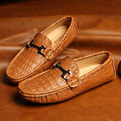 Casual μοκασίνια από ανάγλυφο δέρμα με μεταλλικό στοιχείο