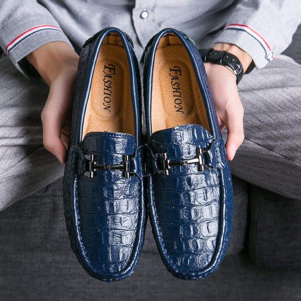 Casual μοκασίνια από ανάγλυφο δέρμα με μεταλλικό στοιχείο