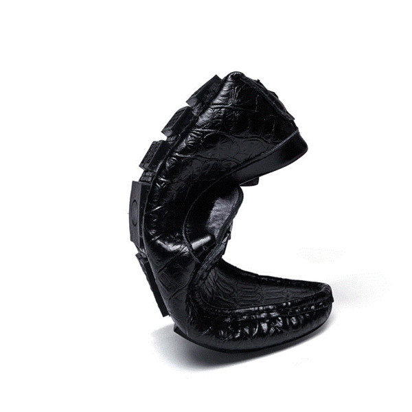 Casual μοκασίνια από ανάγλυφο δέρμα με μεταλλικό στοιχείο