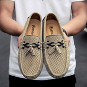 Μοντέρνα μοκασίνια από διάτρητο οικολογικό δέρμα με φούντα