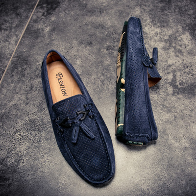 Μοντέρνα μοκασίνια από διάτρητο οικολογικό δέρμα με φούντα