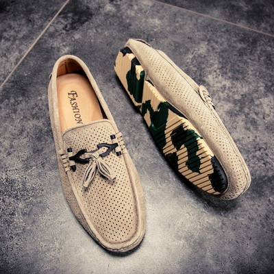 Μοντέρνα μοκασίνια από διάτρητο οικολογικό δέρμα με φούντα