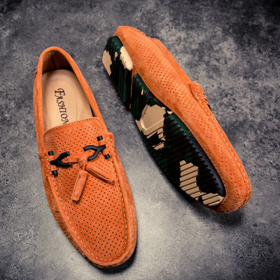 Μοντέρνα μοκασίνια από διάτρητο οικολογικό δέρμα με φούντα