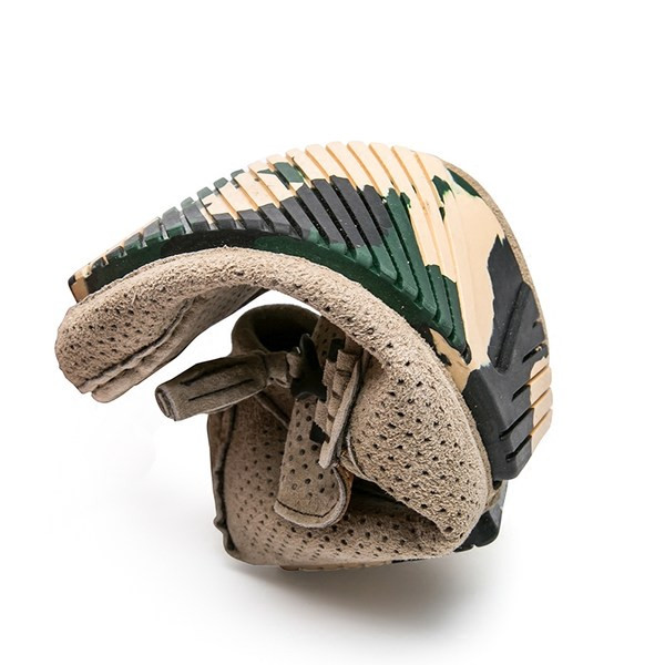 Μοντέρνα μοκασίνια από διάτρητο οικολογικό δέρμα με φούντα