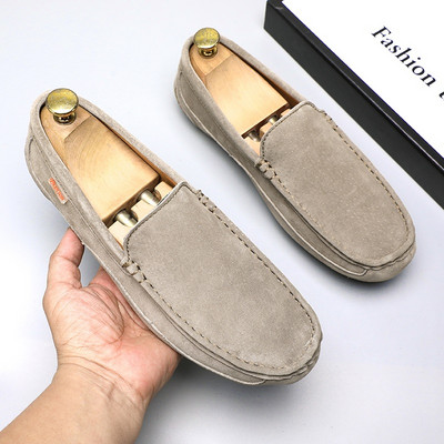 Μοντέρνα μοκασίνια ανδρικά απλό μοντέλο με επίπεδη σόλα