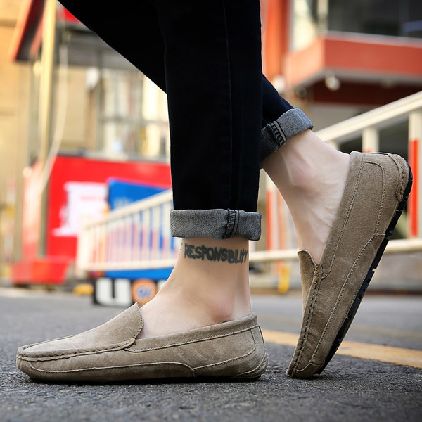 Μοντέρνα  μοκασίνια ανδρικά απλό μοντέλο με επίπεδη σόλα