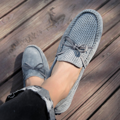 Σύγχρονα μοκασίνια από διάτρητο οικολογικό δέρμα με κορδέλα