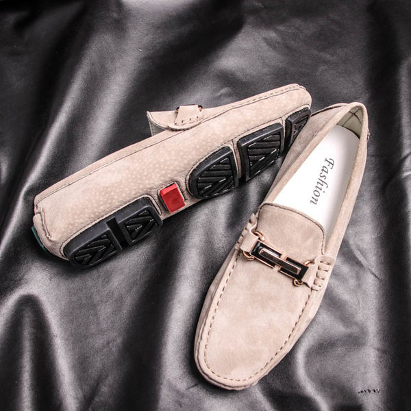 Ανδρικά αναπνεύσιμα μοκασίνια με μεταλλική διακόσμηση