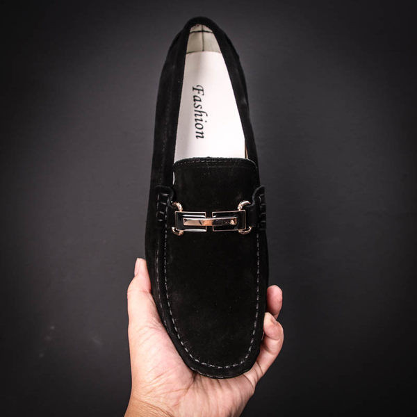 Ανδρικά αναπνεύσιμα μοκασίνια με μεταλλική διακόσμηση