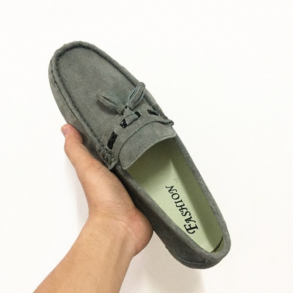 Μοντέρνα μοκασίνια από οικολογικό σουέτ με επίπεδη σόλα