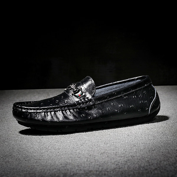 Ανδρικά μοκασίνια από οικολογικό δέρμα με επίπεδη σόλα και διακόσμηση