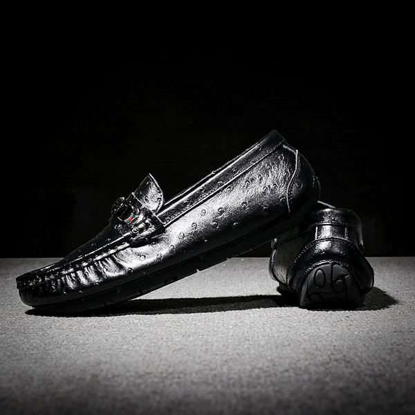 Ανδρικά μοκασίνια από οικολογικό δέρμα με επίπεδη σόλα και διακόσμηση