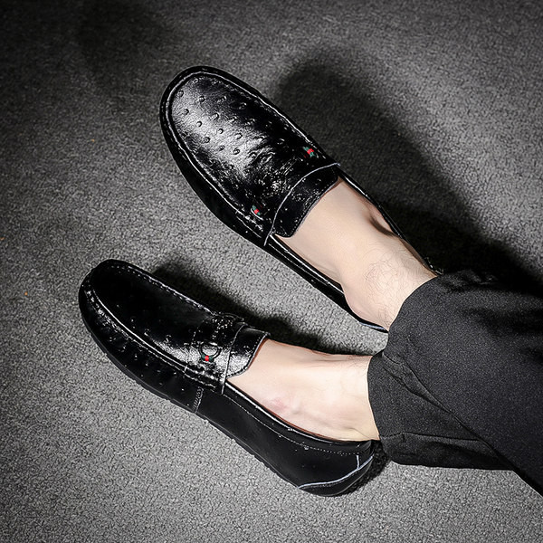 Ανδρικά μοκασίνια από οικολογικό δέρμα με επίπεδη σόλα και διακόσμηση