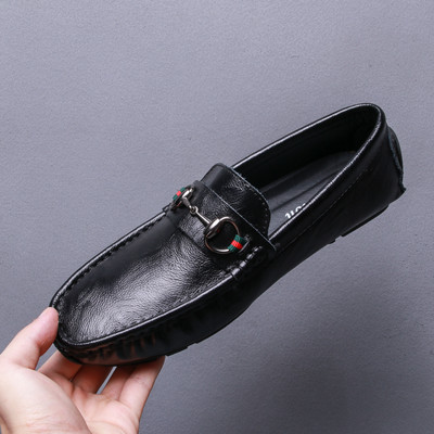 Ανδρικά μοκασίνια κατασκευασμένα από faux δέρμα - διάφορα μοντέλα