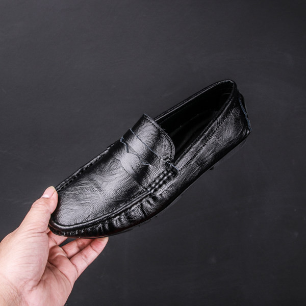 Ανδρικά μοκασίνια κατασκευασμένα από faux δέρμα - διάφορα μοντέλα