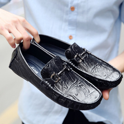 Καλοκαιρινά ανδρικά μοκασίνια κατασκευασμένα από faux δέρμα με μεταλλική διακόσμηση