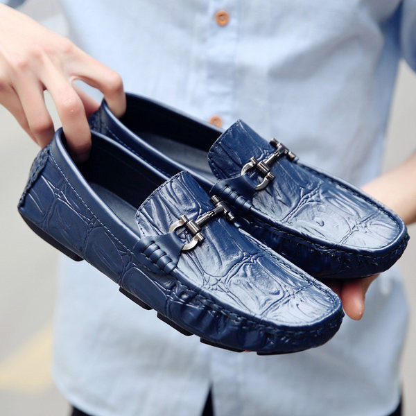 Καλοκαιρινά ανδρικά μοκασίνια κατασκευασμένα από faux δέρμα με μεταλλική διακόσμηση