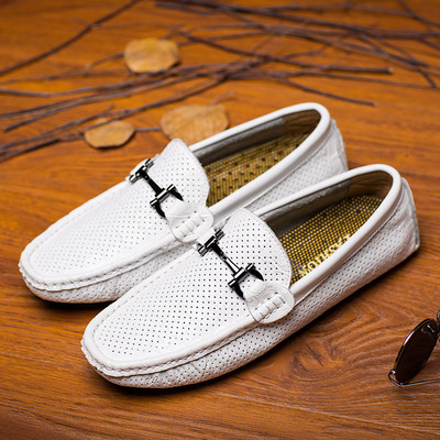 Μοντέρνα μοκασίνια από ανάγλυφο οικολογικό δέρμα με μεταλλικό στοιχείο