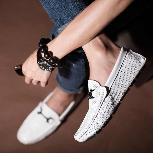 Μοντέρνα μοκασίνια από ανάγλυφο οικολογικό δέρμα με μεταλλικό στοιχείο