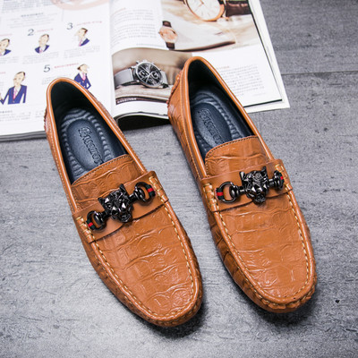 Μοκασίνια για άντρες από οικολογικό δέρμα με μεταλλικό στοιχείο