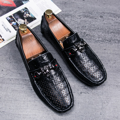 Μοκασίνια για άντρες από οικολογικό δέρμα με μεταλλικό στοιχείο