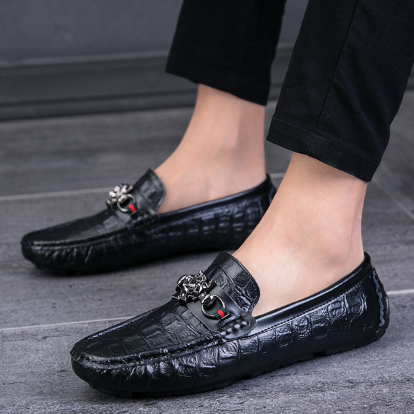 Μοκασίνια για άντρες από οικολογικό δέρμα με μεταλλικό στοιχείο