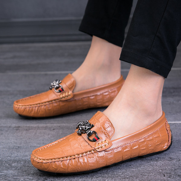 Μοκασίνια για άντρες από οικολογικό δέρμα με μεταλλικό στοιχείο