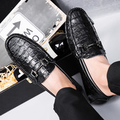 Ανδρικά μοκασίνια από ανάγλυφο οικολογικό δέρμα και μεταλλικό στοιχείο