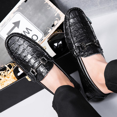 Ανδρικά μοκασίνια από ανάγλυφο οικολογικό δέρμα και μεταλλικό στοιχείο