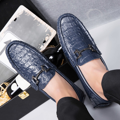 Ανδρικά μοκασίνια από ανάγλυφο οικολογικό δέρμα και μεταλλικό στοιχείο