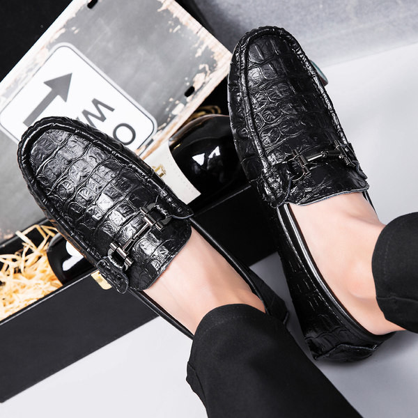 Ανδρικά μοκασίνια από ανάγλυφο οικολογικό δέρμα και μεταλλικό στοιχείο