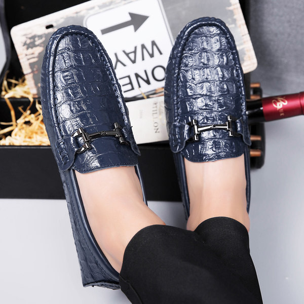 Ανδρικά μοκασίνια από ανάγλυφο οικολογικό δέρμα και μεταλλικό στοιχείο