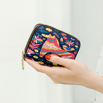 Γυναικείο μίνι πορτοφόλι με φερμουάρ και εφαρμογές